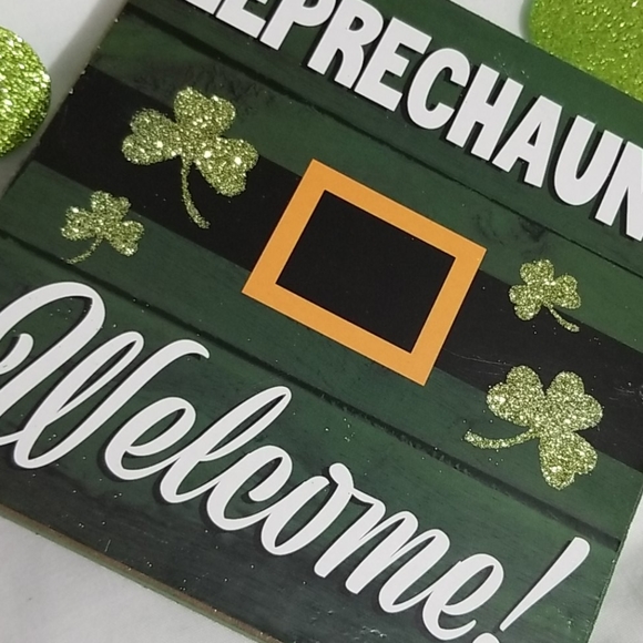 🍀NEW "Leprechauns Welcome" Distressed Wood Home Decor - Picture 13 of 17